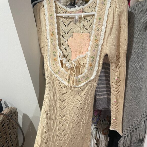 LaceMade Beige and Cream Dress, Small - Picture 4 of 5